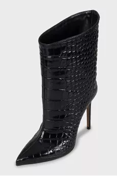 Cropped boots with embossed leather