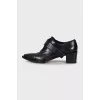 Leather shoes with velcro