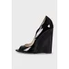 Patent leather wedge shoes