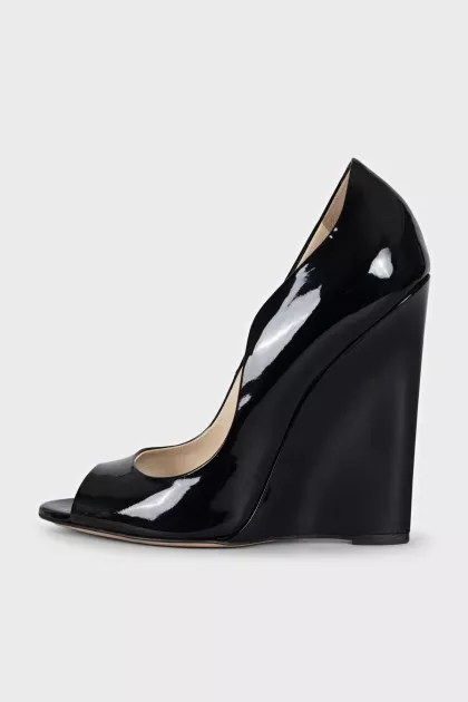Patent leather wedge shoes
