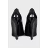 Patent leather wedge shoes