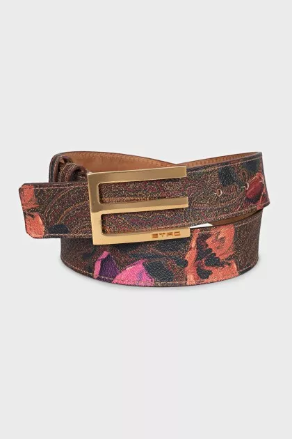 Printed belt with a gold buckle