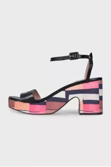 Leather sandals with printed soles