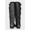Leather boots with a decorative zipper