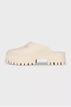 Beige clogs with logo
