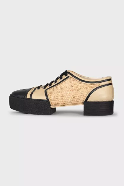 Leather brogues with straw inserts