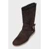 Insulated boots with embossed suede