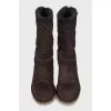 Insulated boots with embossed suede