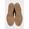 Insulated boots with embossed suede