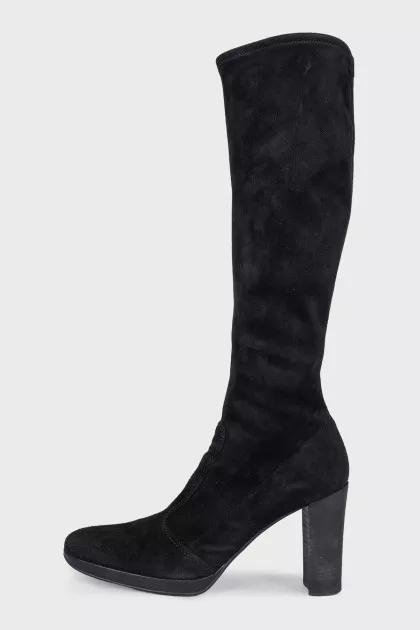 Suede round toe heeled boots