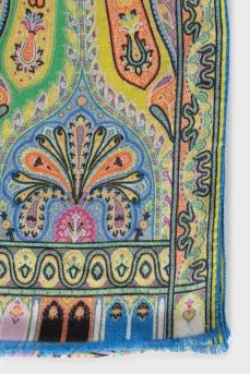 Scarf with print and fringe