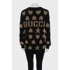 Long black jumper with a print