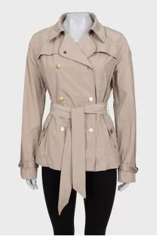 Short coat with a belt