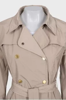 Short coat with a belt