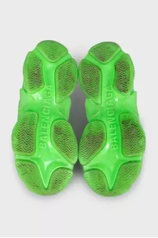 Кроссовки зеленого цвета Triple S