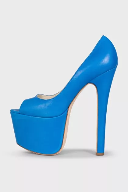 Leather shoes with a high platform and heels