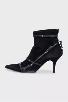 Suede ankle boots decorated with straps