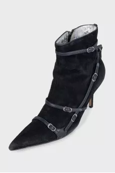 Suede ankle boots decorated with straps