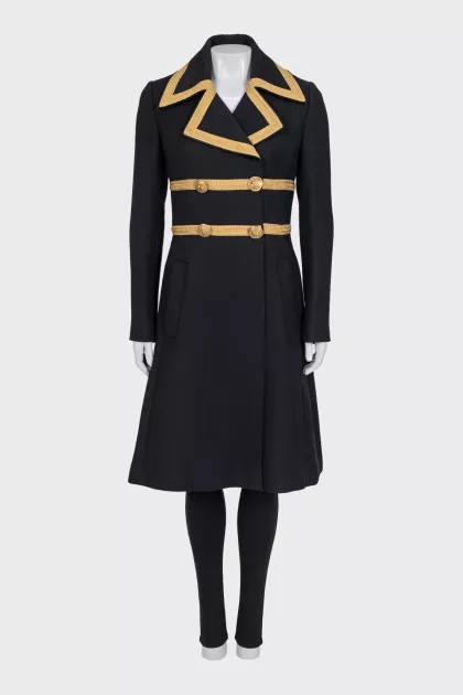 Fitted coat with accent buttons