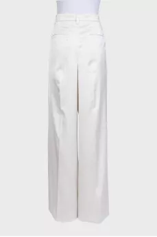 White wide-leg trousers with tag