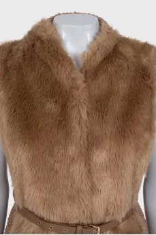Knitted vest with buttons and belt