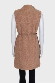 Knitted vest with buttons and belt