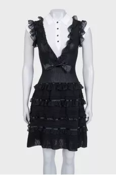 Fitted dress with buttons and ruffles