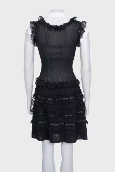 Fitted dress with buttons and ruffles