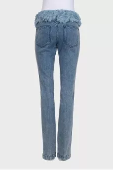 Straight jeans decorated with fur