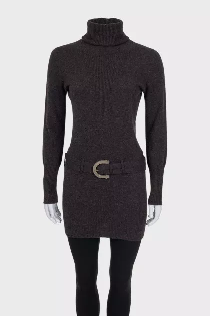 Brown cashmere sweater with a belt