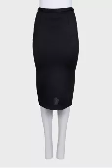 Fitted black skirt