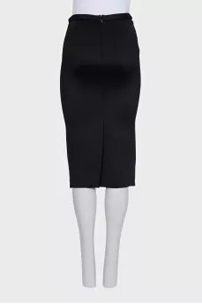 Fitted black skirt