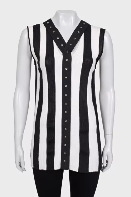Black and white striped T-shirt
