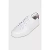 Men's leather sneakers with a contrasting heel