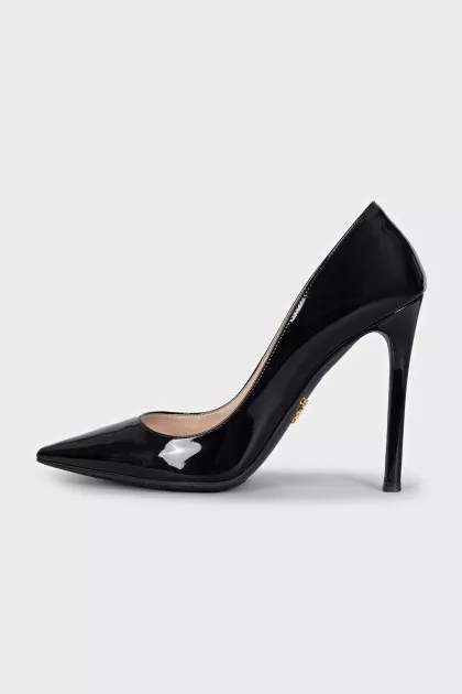 Black patent leather pumps