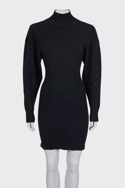 Fitted dress with voluminous sleeves
