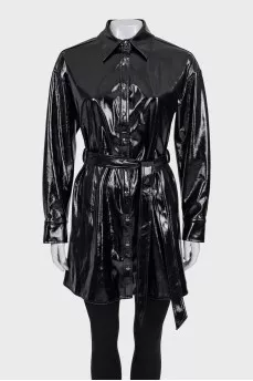 Fitted patent leather raincoat