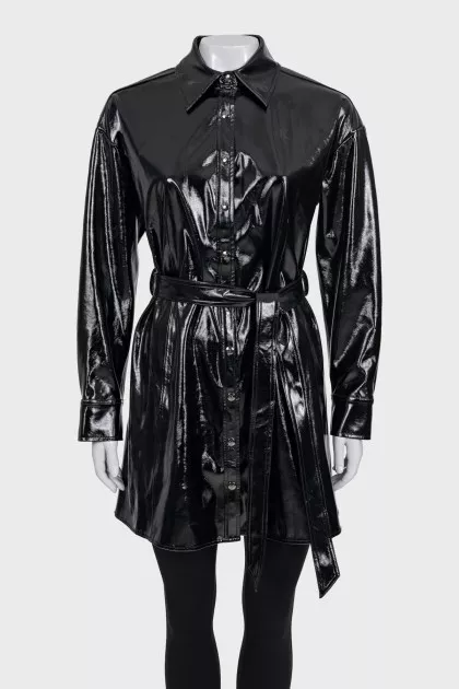 Fitted patent leather raincoat