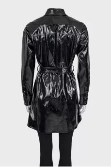 Fitted patent leather raincoat