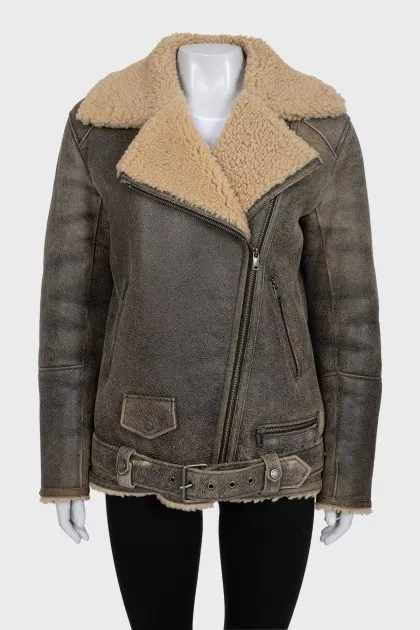 Straight sheepskin coat with a belt and zippers on the sleeves