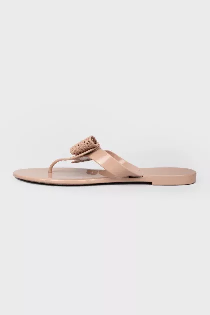 Vietnamese on a low sole with a bow
