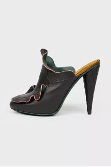 Treads with detachable shaft and ruffles