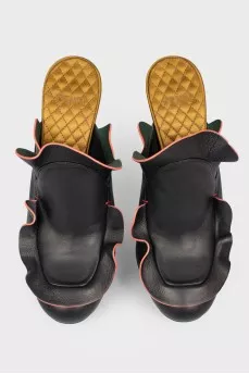 Treads with detachable shaft and ruffles