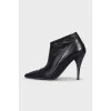 Leather ankle boots with pointed toe and heels