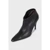 Leather ankle boots with pointed toe and heels