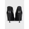 Leather ankle boots with pointed toe and heels