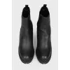 Chelsea boots with a logo application
