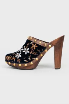 Velor mules with studs and embroidery