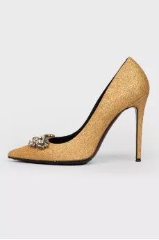 Stone shoes with stones