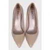 Leather pumps with gold logo